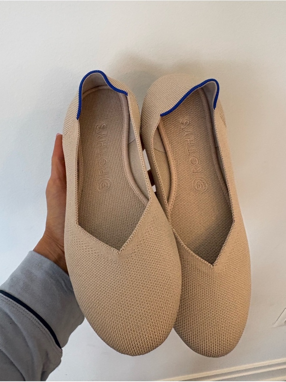 Rothy's Beige V-Cut Knit Flats with Blue Trim